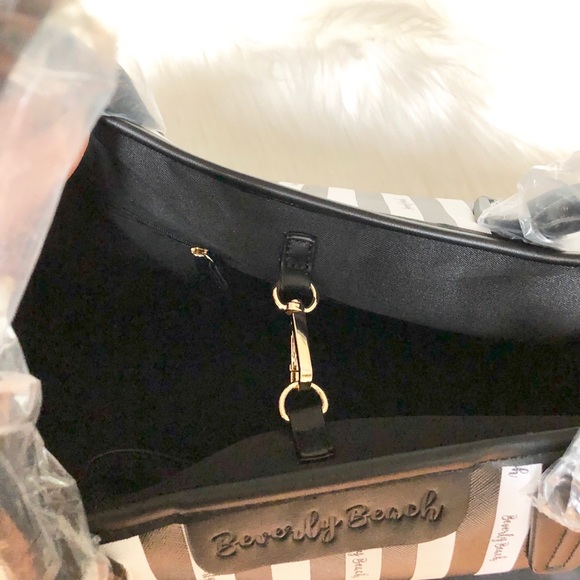 Beverly Beach Delta Tote Bag🖤NWT🤍 - Picture 4 of 5